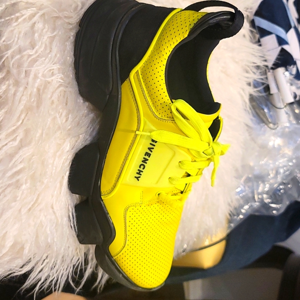 GIVENCHY Sneakers